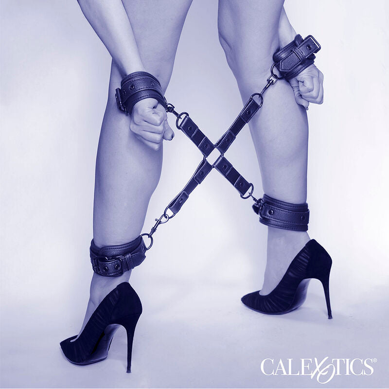CalExotics Nocturnal Hog Tie Connector - Set Bondage Cuero Ajustable
