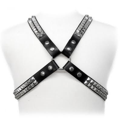 Leather Body Pyramid Stud Harness - Arnés de Cuero con Tachuelas