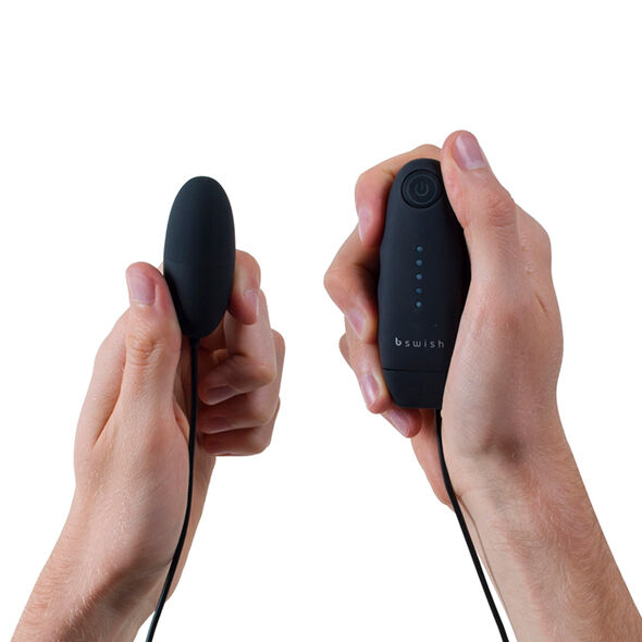 B Swish Bnaughty Classic - Estimulador Vibrador Compacto Negro