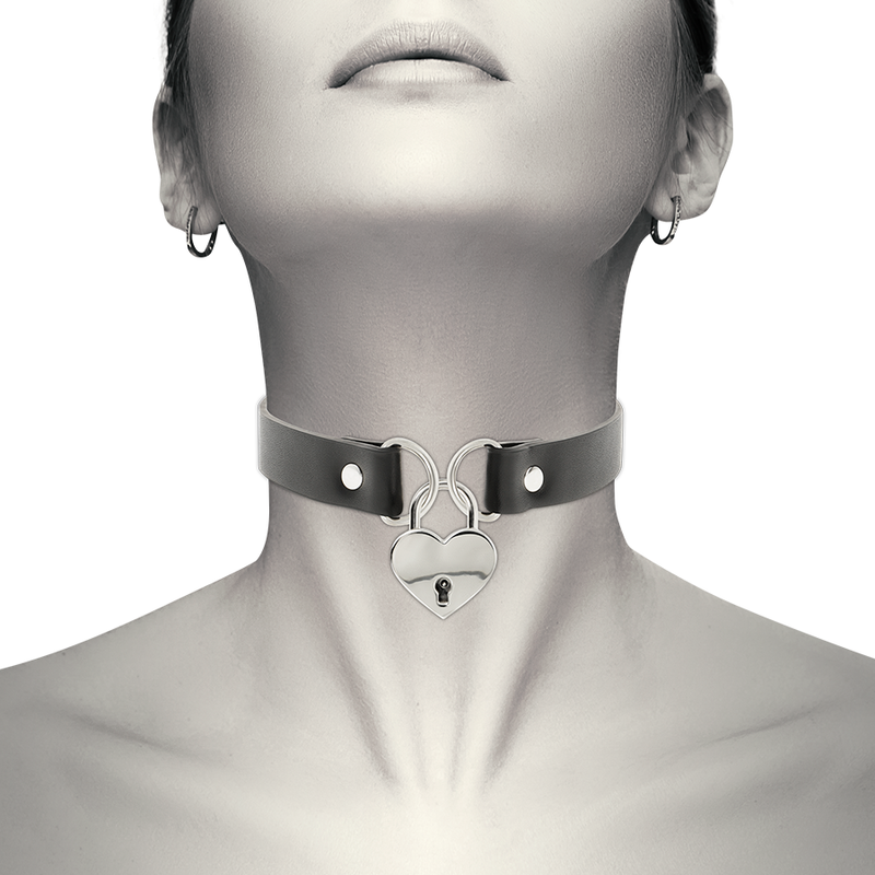 Collar Coquette Chic Desire - Cuero Vegano con Accesorios de Corazón y Llave